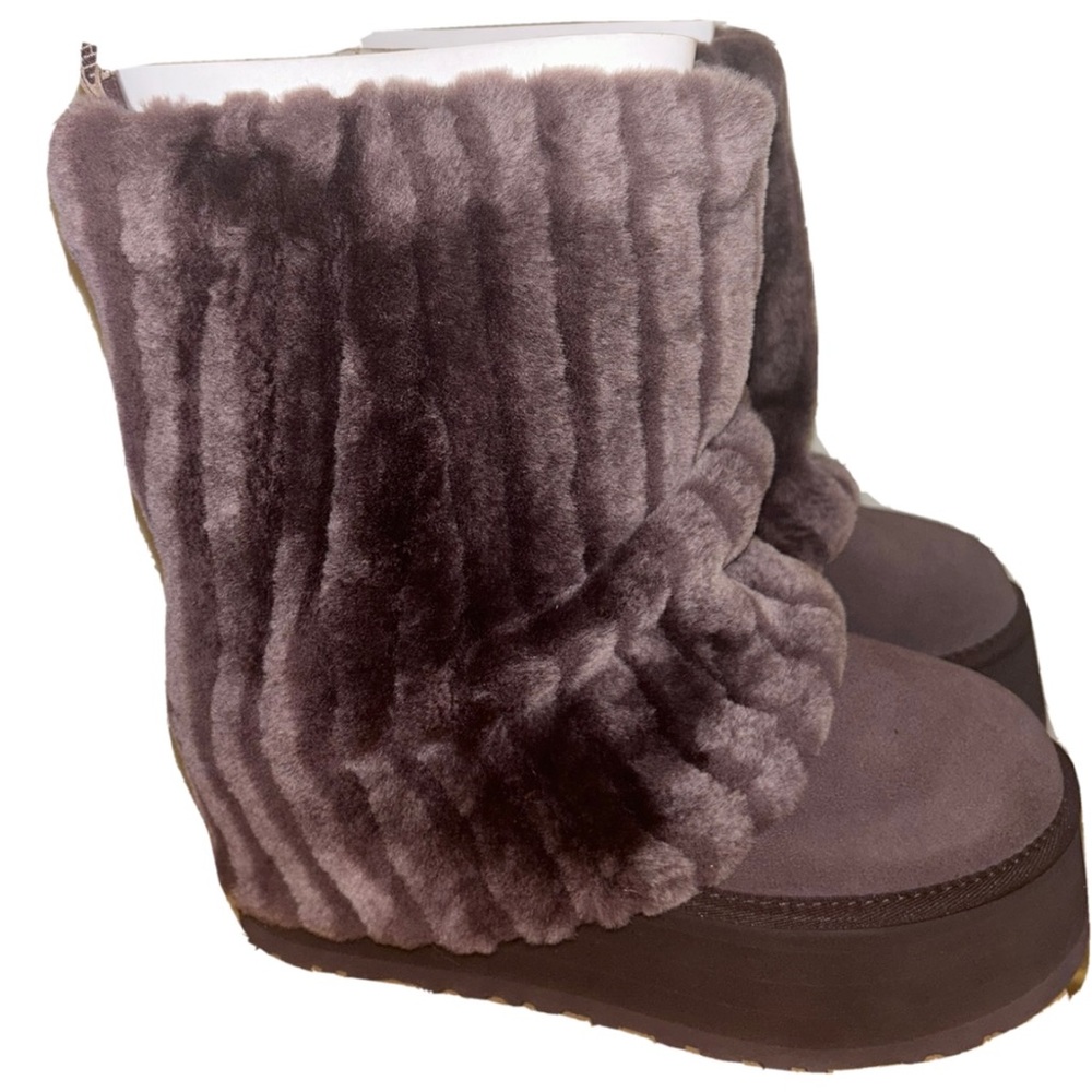 Sherpa Corduroy Uggs BRAND NEW IN BOX size 7 Viral Uggs